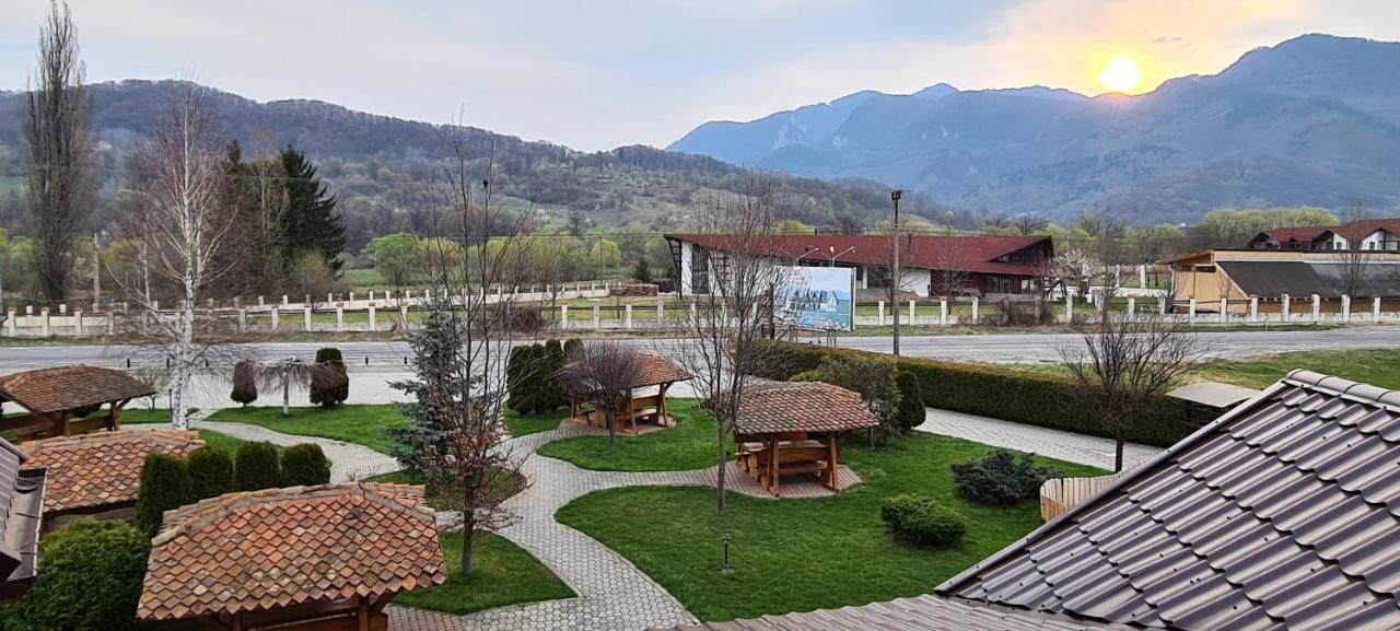 Poiana Rasnoavei Hotel Risnov Exterior photo